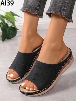 Klapki damskie AI39.BLACK (36/41,12par)