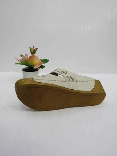 Klapki damskie 7A5065-7.BEIGE (37/42,12par)
