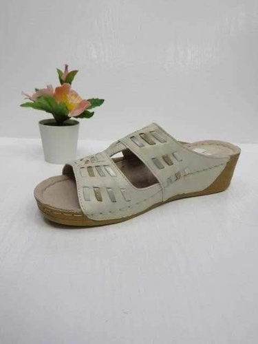 Klapki damskie 7A5065-7.BEIGE (37/42,12par)