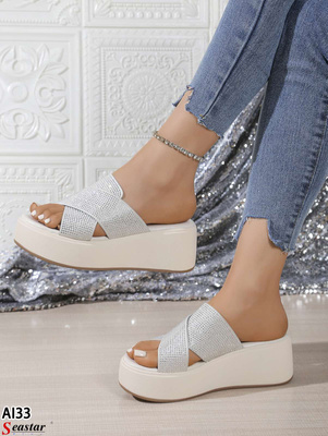 Klapki damskie AI33.WHITE (36/41,12par)