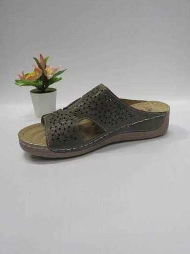 Klapki damskie 7ADJ31-6.GREY (39/43,8par)