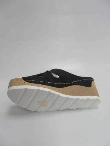 Klapki damskie DE07-1.BLACK (36/41,8par)