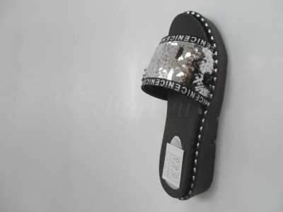 Klapki damskie 7AG582-02.BLACK/SILVER (36/41,12par)