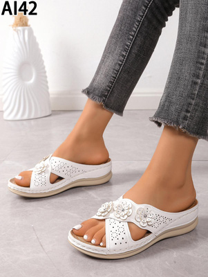 Klapki damskie AI42.WHITE (36/41,12par)