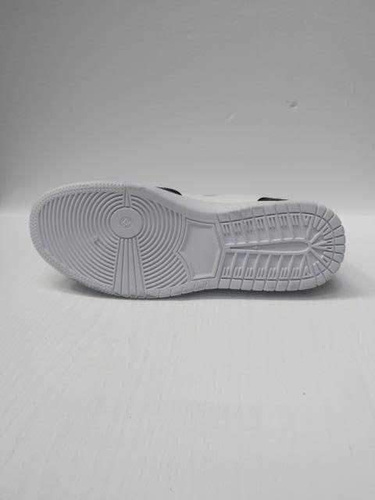 Buty sportowe męskie 9AE2101B-5P.BLACK/WHITE (41/47,12par)