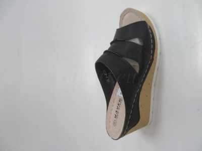 Klapki damskie DE07-1.BLACK (36/41,8par)