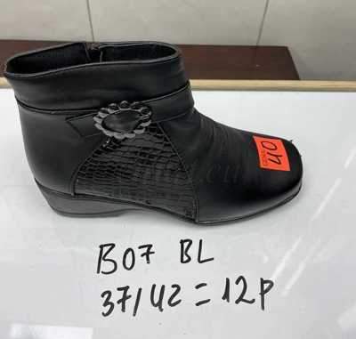 Botki damskie 7AB07.BLACK (37/42,12par)